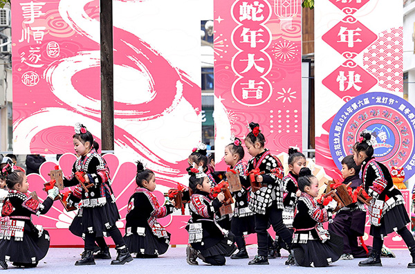贵州施秉:幼儿“两龙”舞县城 演绎“灯会”迎新年(图5)