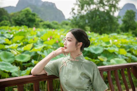 绿色运动帽搭配什么衣服可以更时尚?(图6)