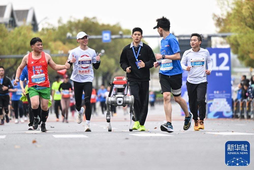 当机器人穿上跑鞋体育圈里的“科技范儿”藏不住了(图2)