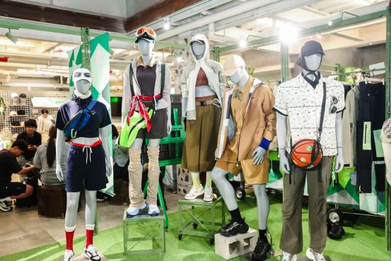 0碳店一周年安踏产品“绿”意盎然(图3)