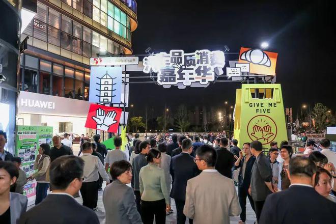 突然爆满!上海全城出动?商场人山人海10分钟花掉上千元不少人抢到券直奔柜台(图1)