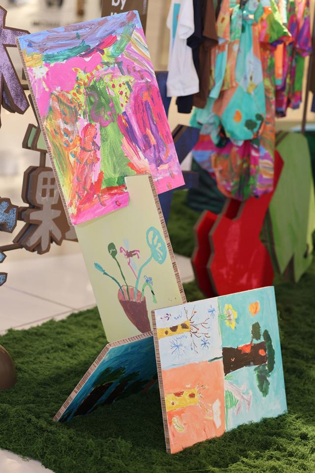 六一儿童节这些小朋友穿着自己设计的衣服走秀(图3)