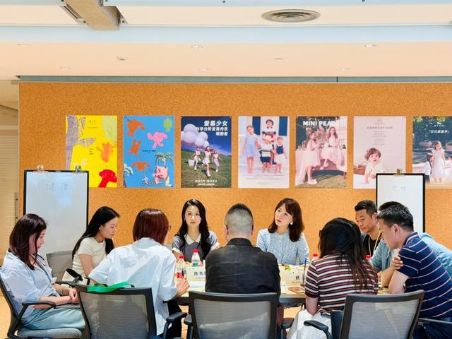 六一儿童节这些小朋友穿着自己设计的衣服走秀(图5)