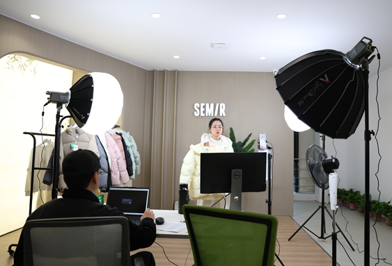 着急转型的森马找来了脱口秀演员(图3)