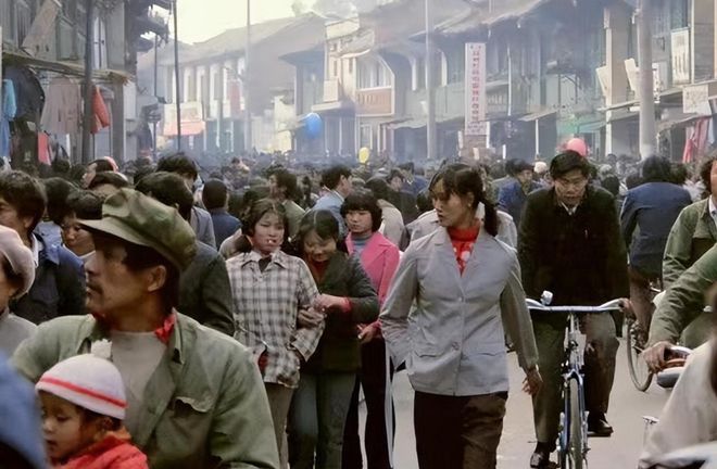 当年红极一时的“的确良”它是什么材质?为何后来销声匿迹了?(图4)