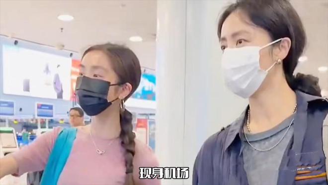 19岁黄多多留学归来穿紧身衣又美又瘦真洋气个子比妈妈矮太多(图5)