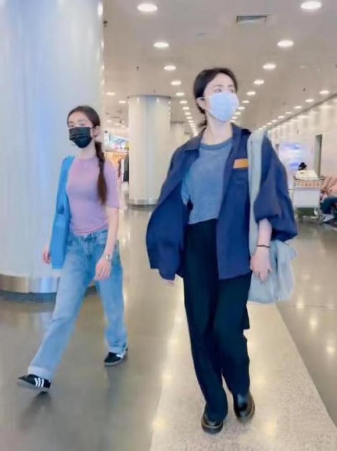 19岁黄多多留学归来穿紧身衣又美又瘦真洋气个子比妈妈矮太多(图6)