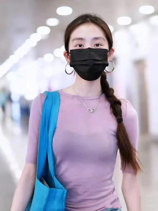 19岁黄多多留学归来穿紧身衣又美又瘦真洋气个子比妈妈矮太多(图8)