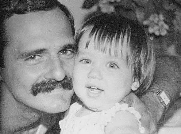 63岁阿汤哥牵手37岁“邦女郎”忘年恋曝光！一个动作引全网争议(图9)