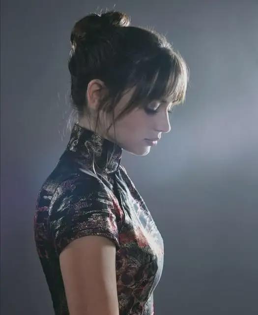 63岁阿汤哥牵手37岁“邦女郎”忘年恋曝光！一个动作引全网争议(图13)