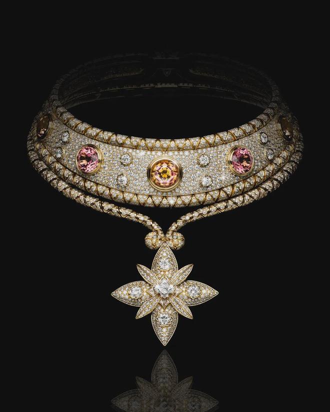 63岁阿汤哥牵手37岁“邦女郎”忘年恋曝光！一个动作引全网争议(图33)