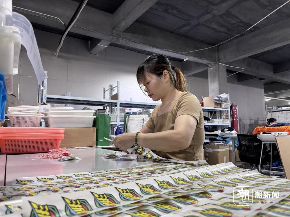 一天定制战袍1700件厂哥厂妹们的“浙BA”:想去现场看比赛(图3)