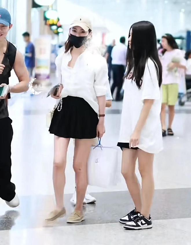 马筱梅带汪小菲一双儿女现身机场！玥儿个子高挑仪态越来越自信(图3)