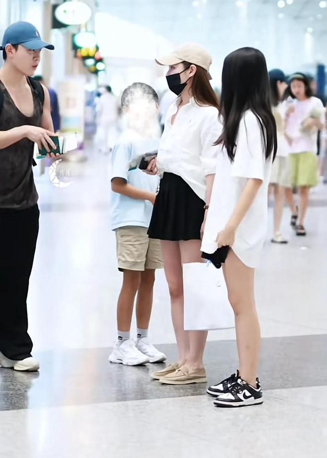 马筱梅带汪小菲一双儿女现身机场！玥儿个子高挑仪态越来越自信(图4)