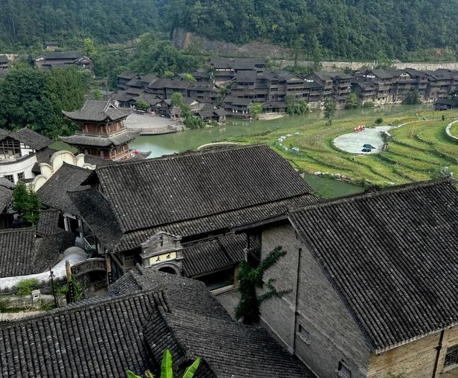 贵州双人游四天三晚多少钱?贵州双人跟团游价格4天3晚旅游指南(图2)