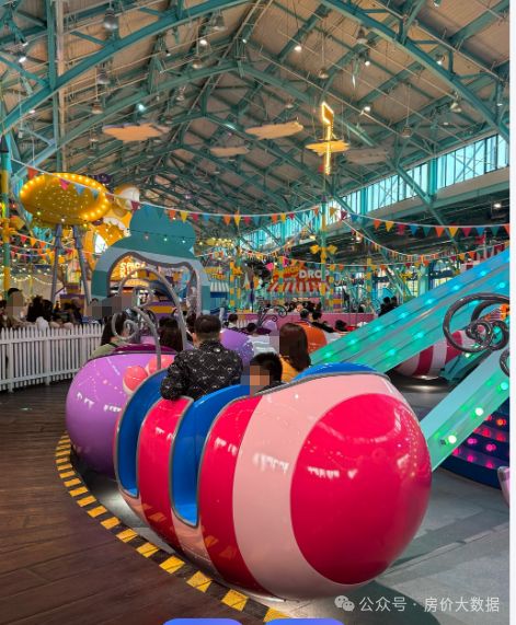 上海环球港乐园：孩子脱鞋138cm穿鞋超标被要求补票(图1)