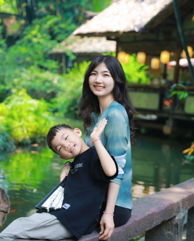 带娃去四川旅游4天3晚经典路线攻略成都四日游报团价格多少？(图1)