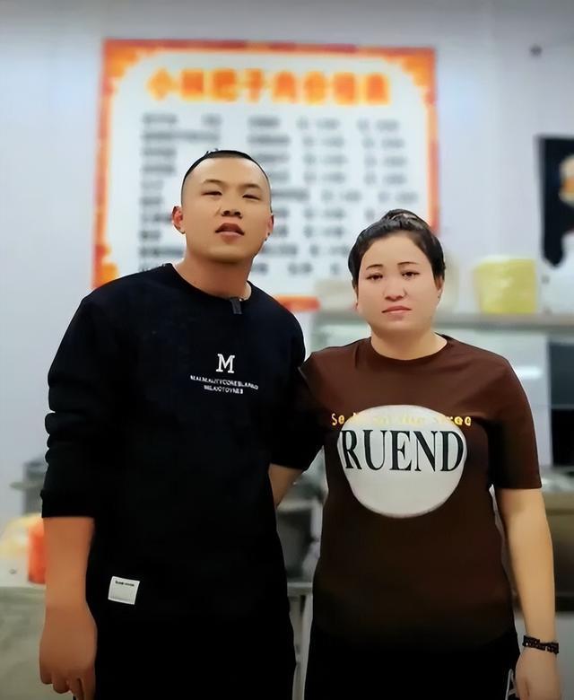 “为女还债”的他刷屏了！组建“抗癌爸爸”外卖大队直播俯卧撑筹钱看哭全网！(图4)