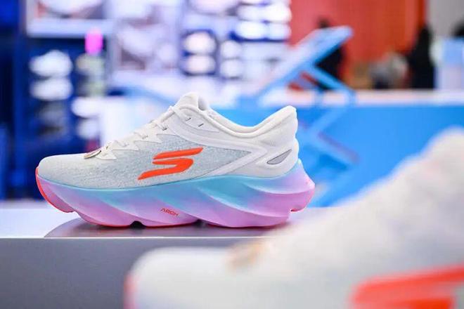 免费租鞋！这个展台让你每天3万步逛进博不用愁更有旧鞋回收补贴换新！(图4)