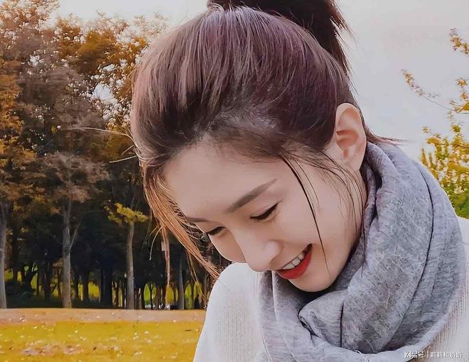 16岁出道39岁海外生子江疏影齐刘海造型背后藏了十年秘密(图2)