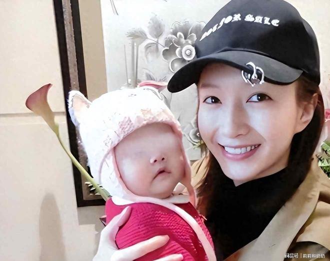 16岁出道39岁海外生子江疏影齐刘海造型背后藏了十年秘密(图4)