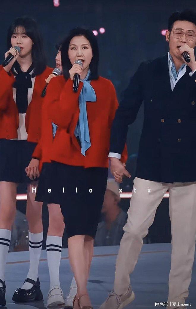 陆毅鲍蕾成都同框13岁女儿身高170cm引蒋勤勤羡慕(图7)